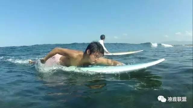 济宁高新区接庄派出所救助摔倒老人获点赞